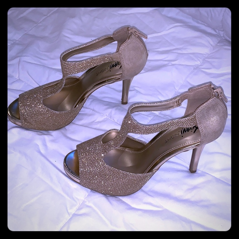 Dazzling Gold Peep-toe Heels!!!